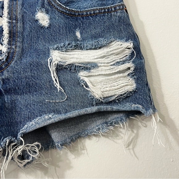Levi's 501 Women's 26 Distressed Button Fly Frayed Boho Cut Off Denim Shorts - Picture 3 of 13